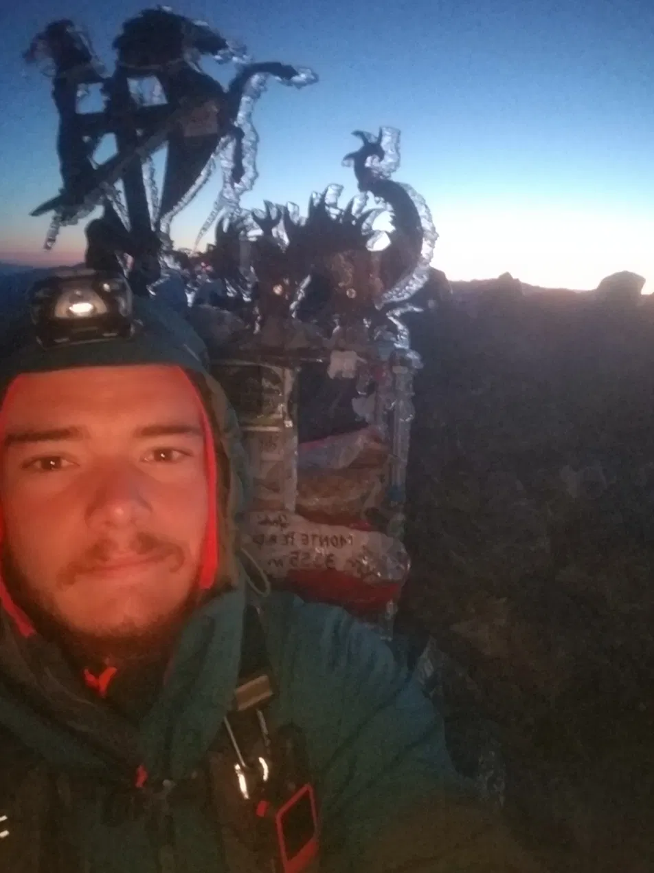 Selfie au sommet du Mont Perdu à l'aube